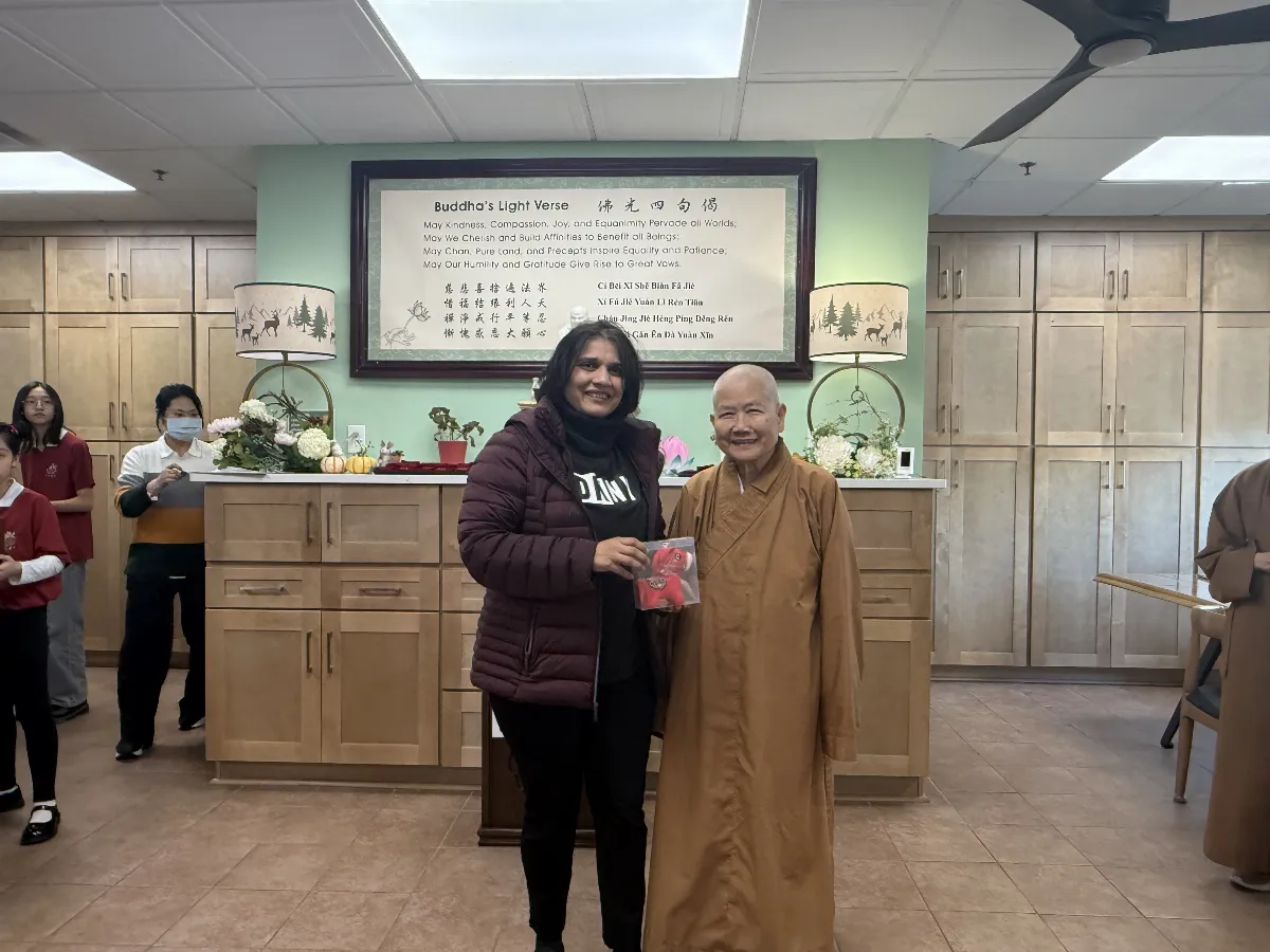 Xiangyun Temple Welcomes the New Year with Volunteer Appreciation Ceremony in Chinese and English